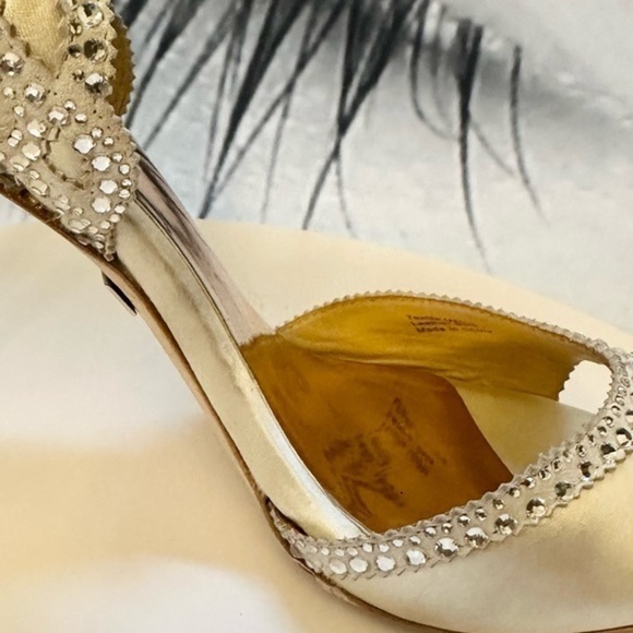 🌸BADGLEY MISCHKA🌸COLLECTION Roxy Sandal Ivory Satin size 9.5 - Picture 13 of 16
